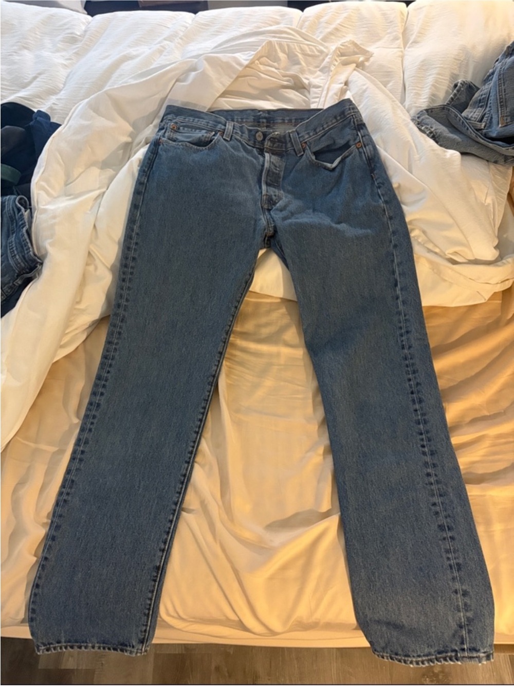 Levi's Men's Straight Jeans in Medium Blue Denim